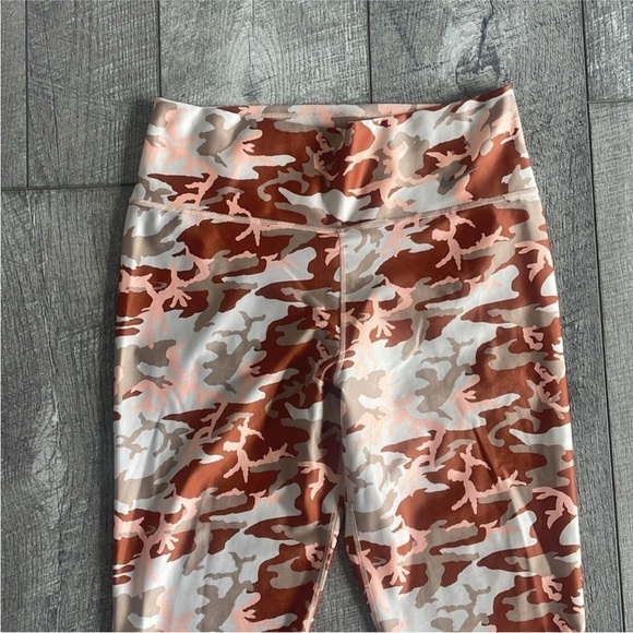 Nike Dri-Fit Phantom Desert Camo Activewear High-Rise Leggings Size Medium. - Picture 3 of 6